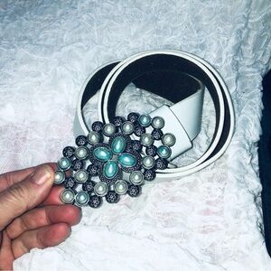 Elegant White Belt with Turquoise and Silver Buckle Ricki’s xl. Gently loved.